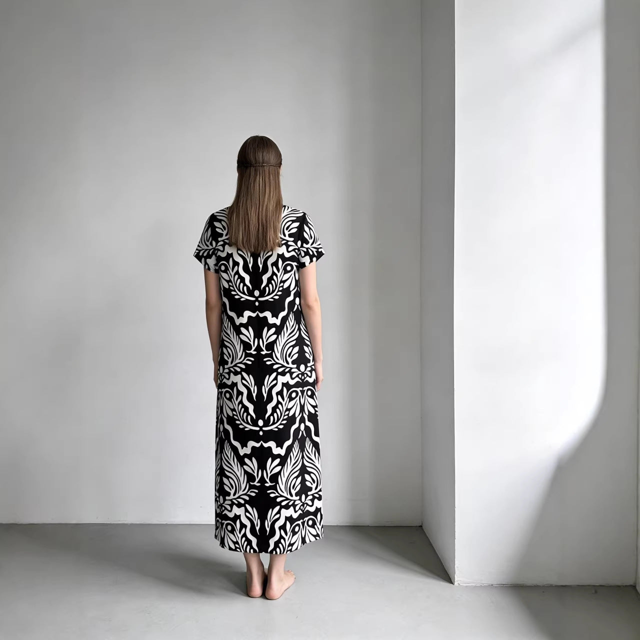 Elegant Loose-fitting Long Dress With A Round Neck And Short Sleeves