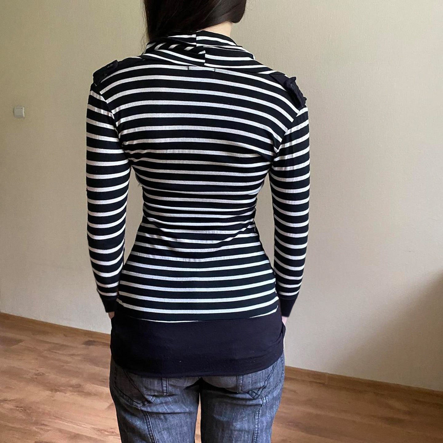 Stylish Minimalist Slim Fit Long Sleeve Top For Women