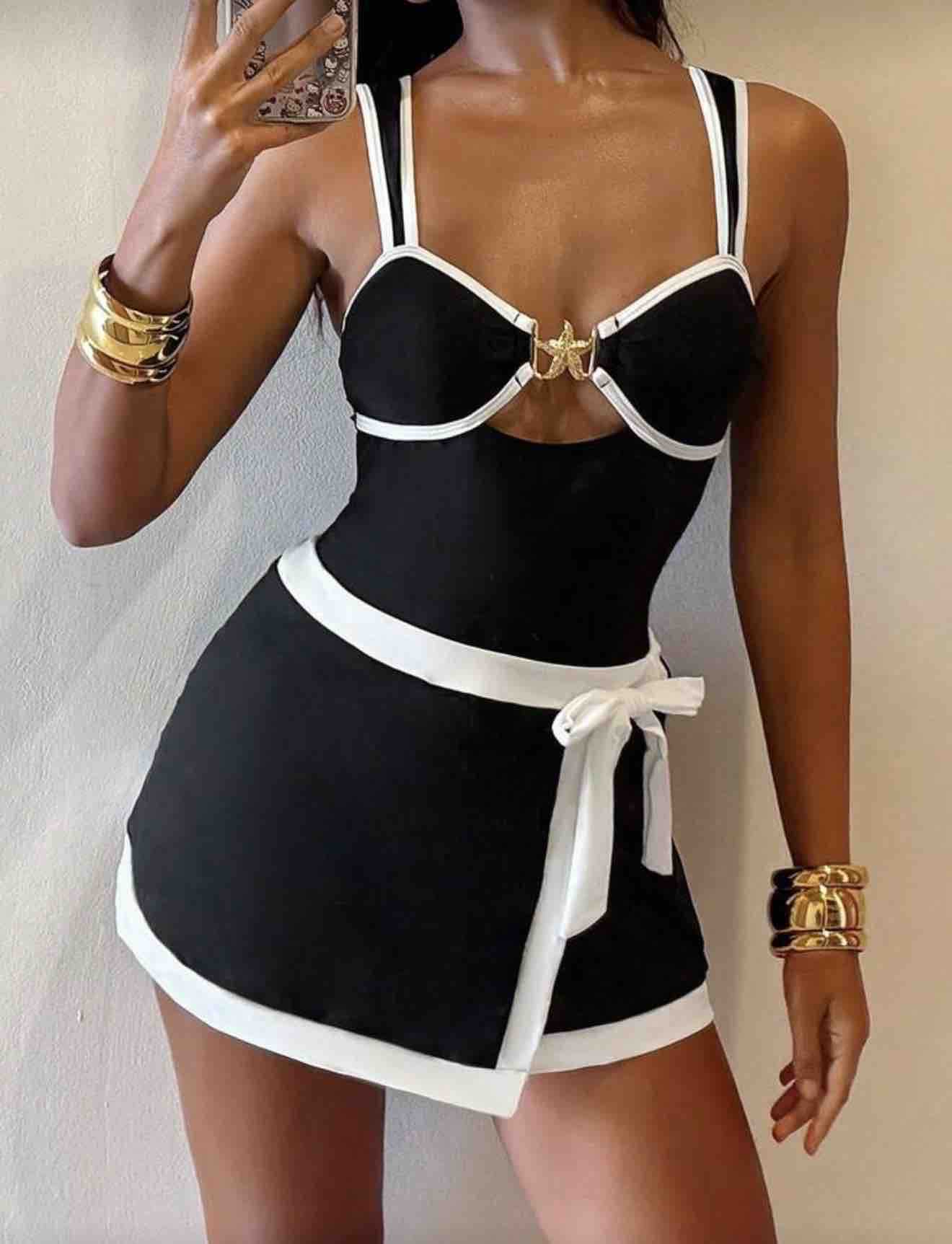 Personalized Design For A Slimming Figure-hugging One-piece Swimsuit
