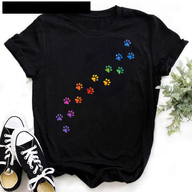 T-shirt med sødt sort print med tegneseriekatte- og hundepoter