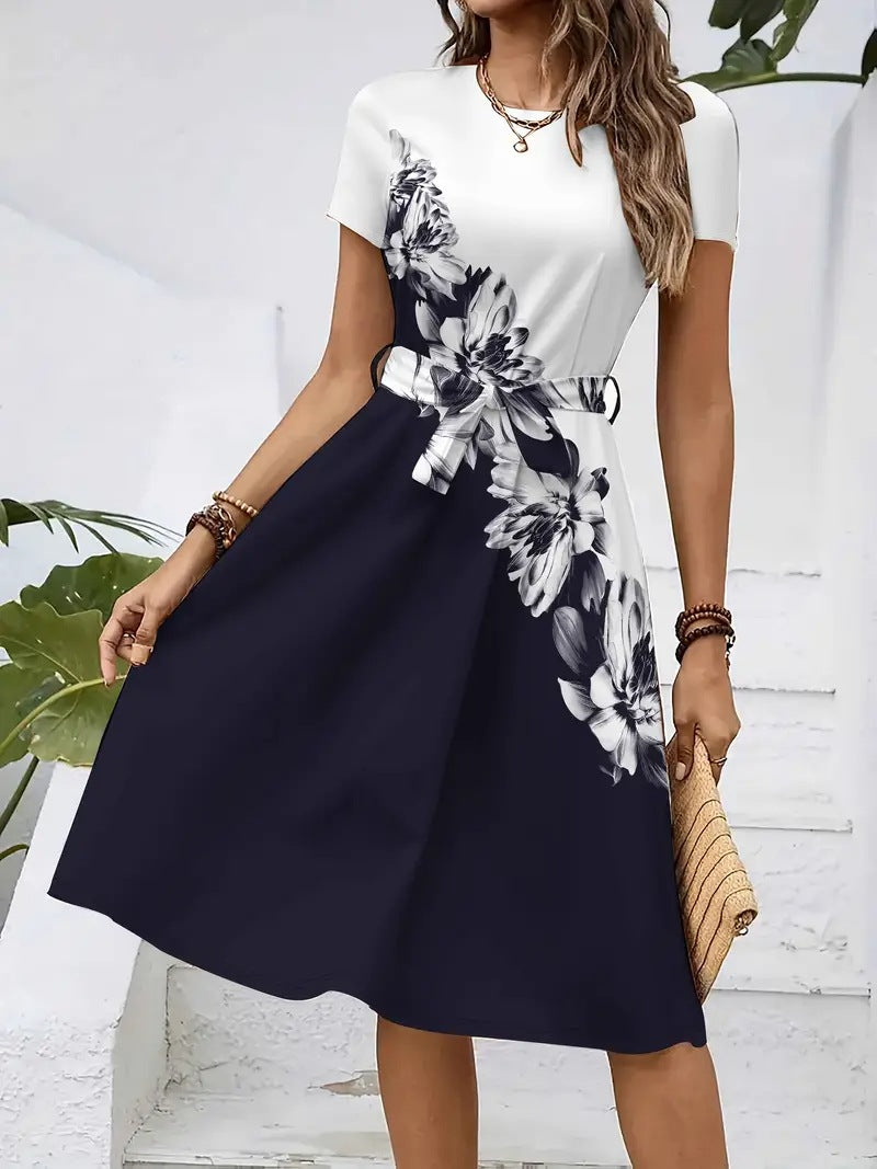 Womens Loose-fitting Dress With Short Sleeves A Crew Neck And A Belt