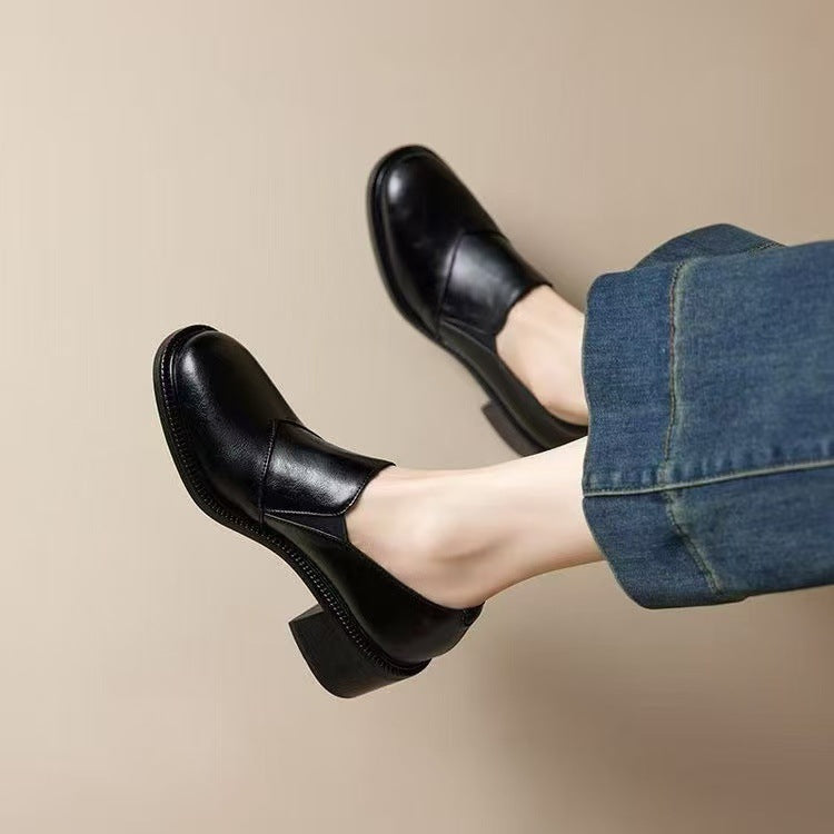Chunky-hælede skridsikre pumps i blødt læder og loafers uden snørebånd