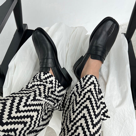Split Toe Women's Horseshoe Flat Shoes