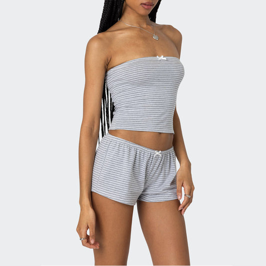 Sexy Vest And Hot Girl Outfit Off-shoulder Top Paired With Shorts