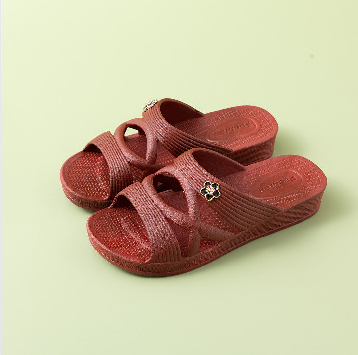 Casual Non Slip Thick Soled Slippers With A Comfortable Outdoor Atmosphere