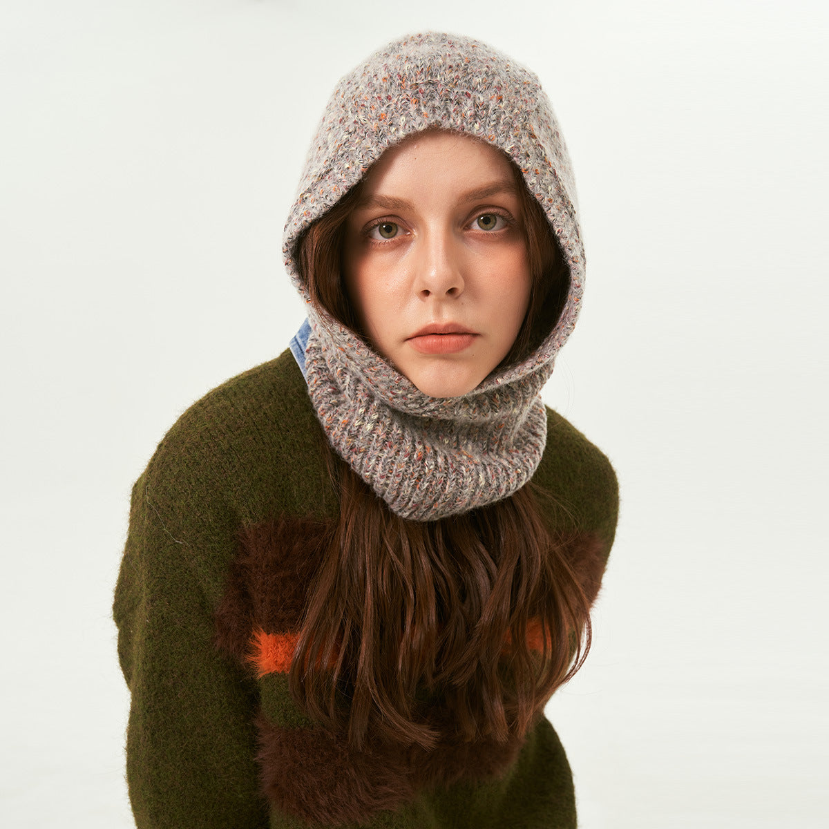 Strikket Pullover med Farvede Prikker og Uldkappe