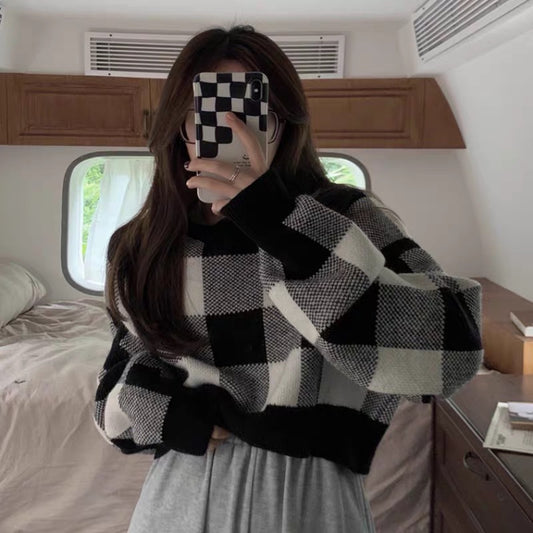 Women's Contrast Color Plaid Sweater Short Slim