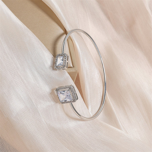 Kvinders enkle armbånd armbånd høj kvalitet vanddråbe indlagt kvinders firkantede diamant