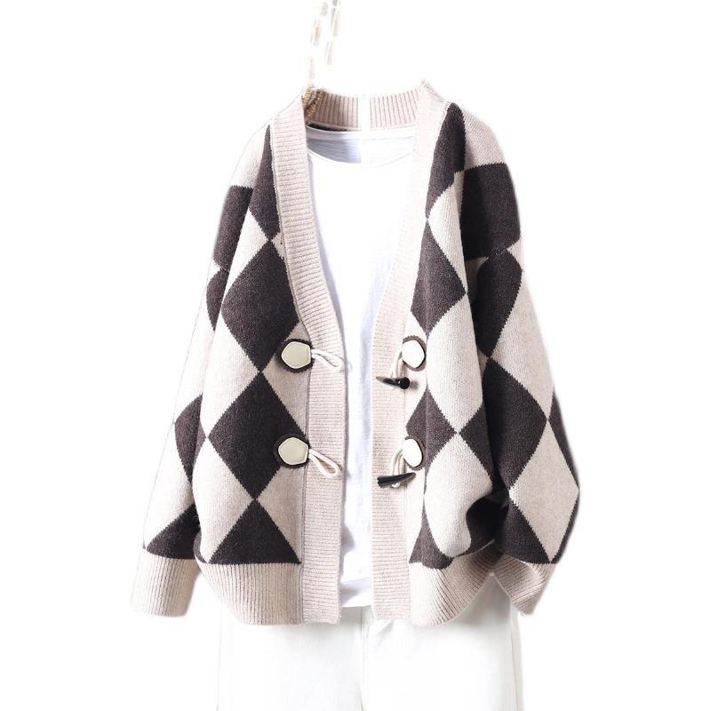 Plus Size Diamond-shaped Single Row Horn Button Knitted Top