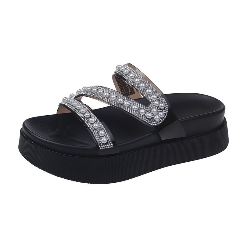 Wear Flat Beaded Sandals Outside The Summer