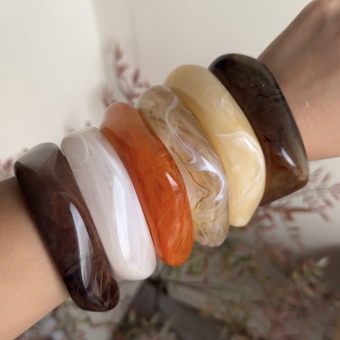Europæisk og amerikansk overdrevet Ins Style Akryl Mode Armbånd Uregelmæssigt Gennemsigtigt Design