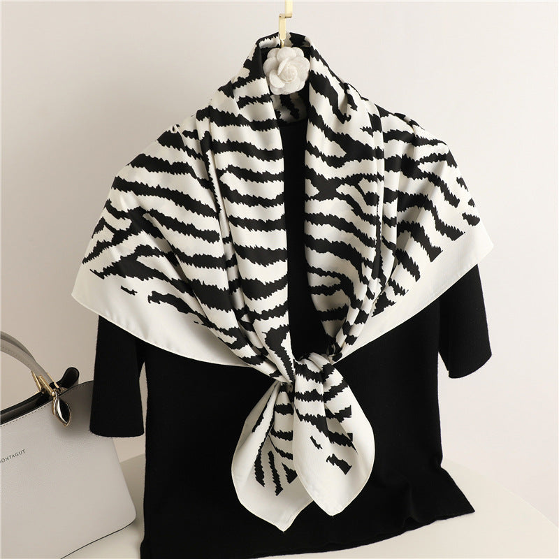Ladies Fashion Simple Retro Printed Square Scarf