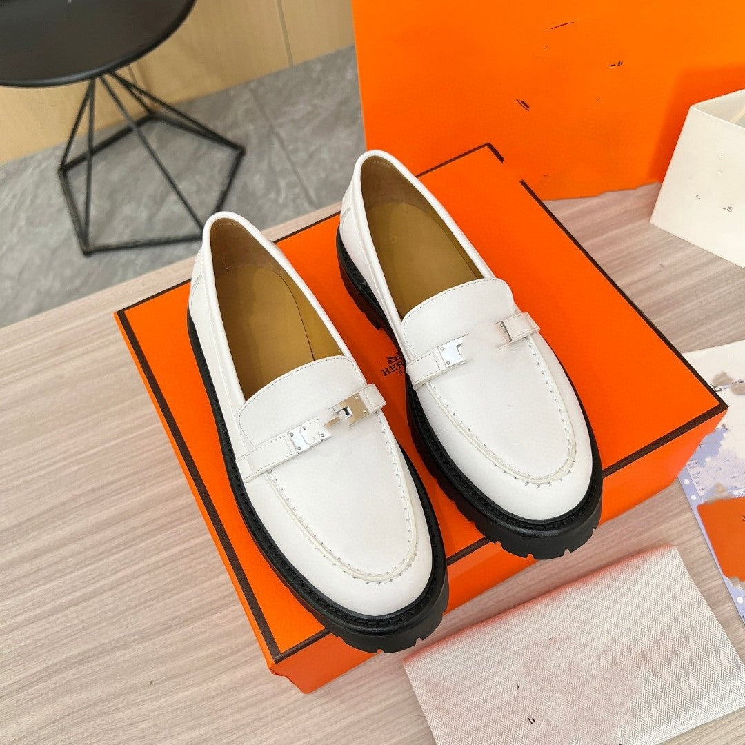 Loafers til kvinder med metallås og plateausål