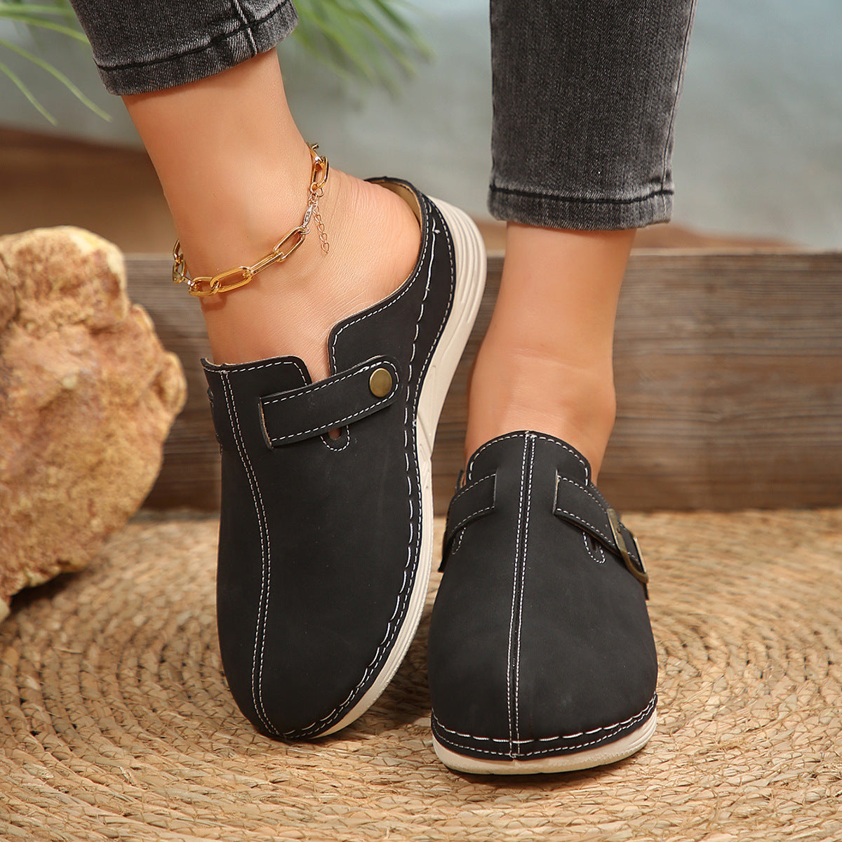 Women's Wedge Rivet Metal Buckle Closed-toe Slippers