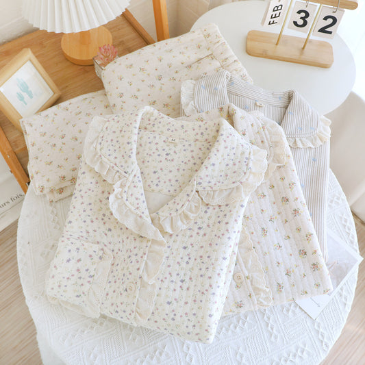 Luftlag Pastorel Blomstret Blonde Revers Pyjamassæt