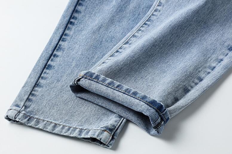 Damejeans med høj talje, lige ben og løs pasform