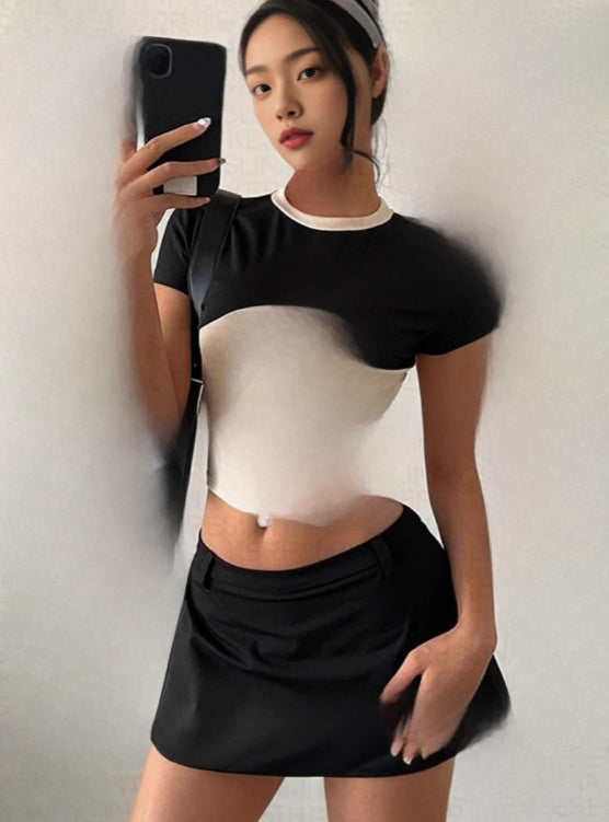 Fashionable Niche-design Cropped Top With A Color-blocked Slim-fit Design And A Round-neck Short-sleeve Silhouette
