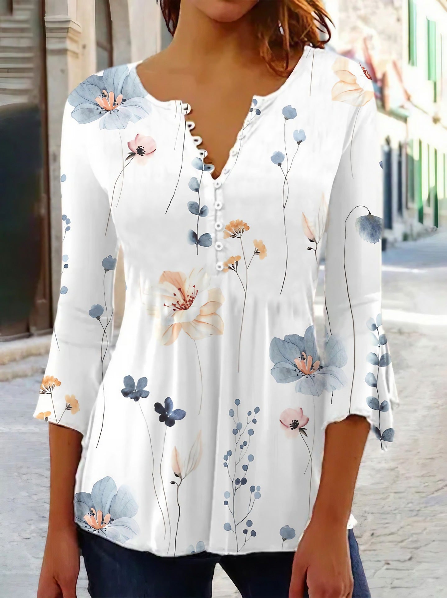 Bluse til kvinder med blomstret print, 3/4 ærmer, V-hals og knapper