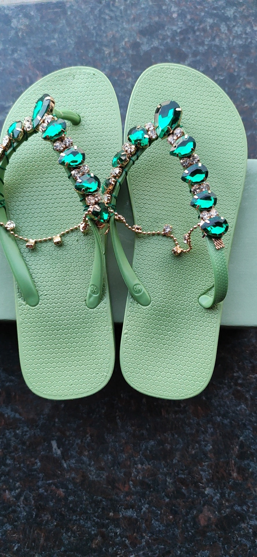 Wearing Korean Version Net Red Rhinestone Flat Sandals