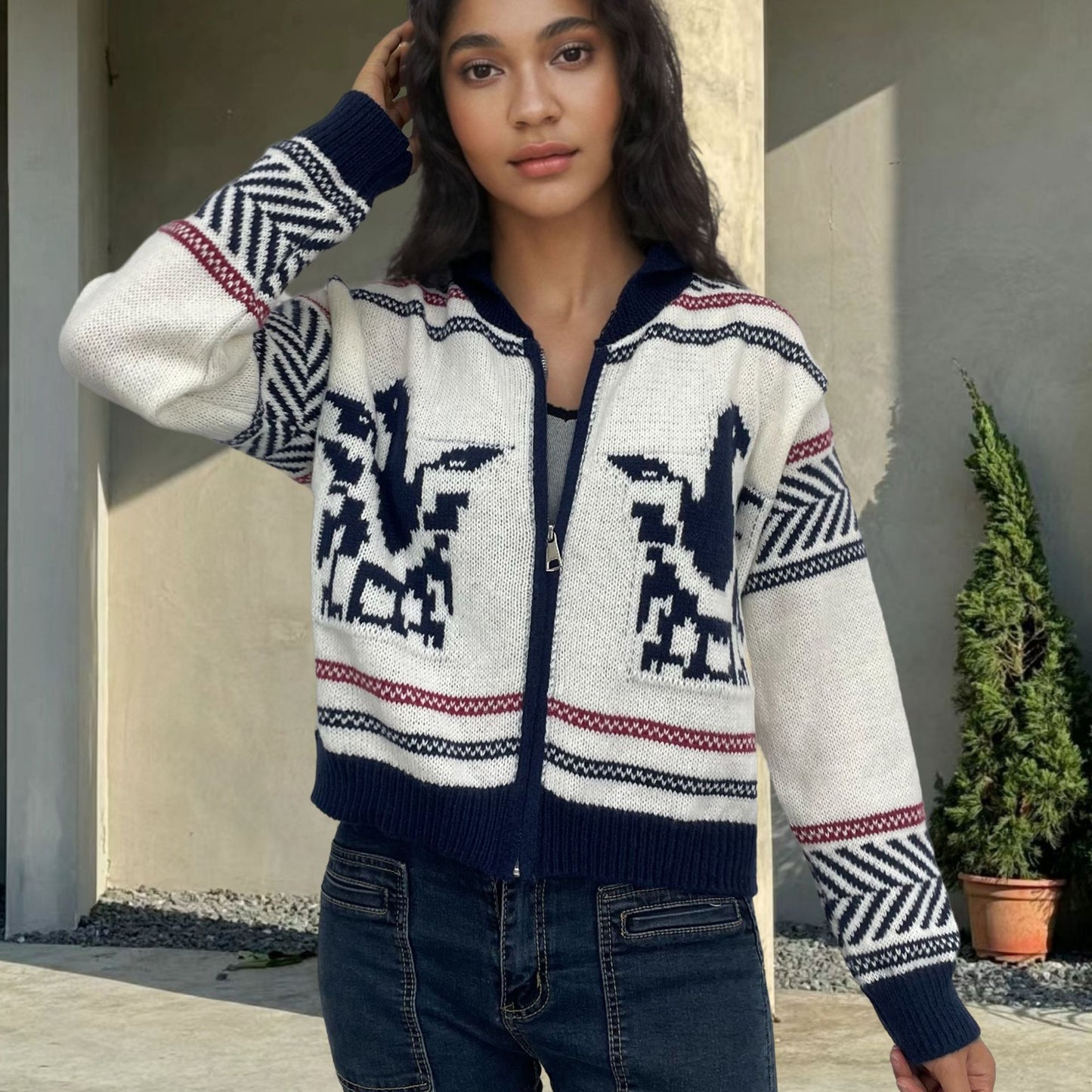 Dame cardigan med lynlås, revers, kort jacquard og kontrastfarver