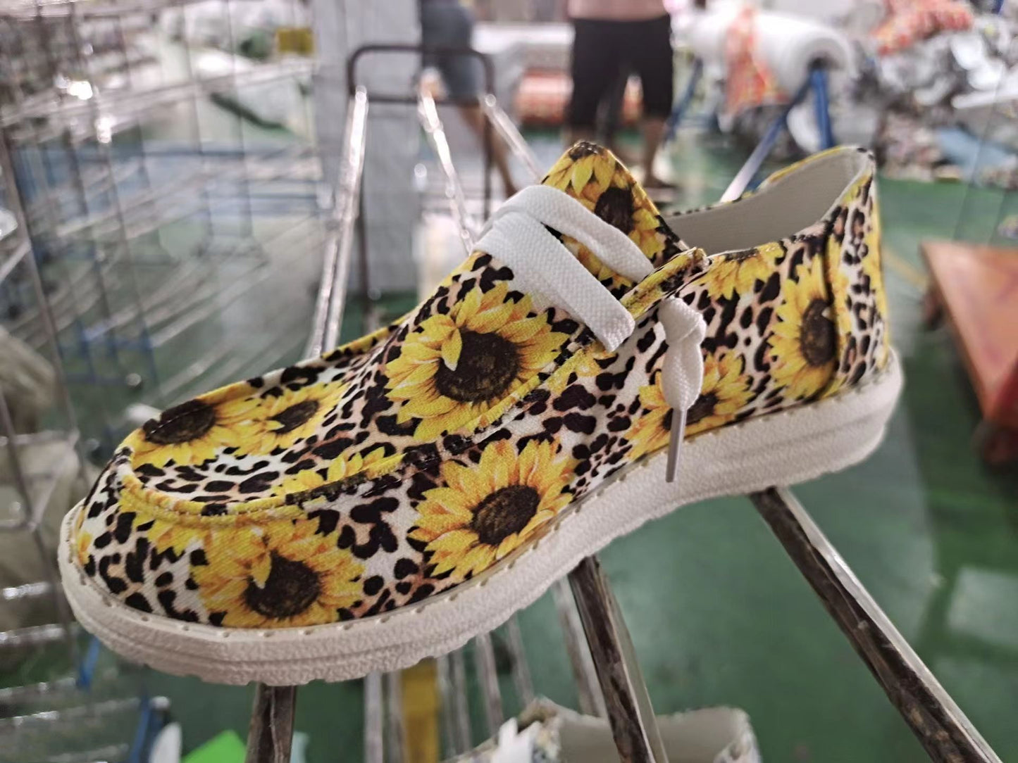 Women's Fashionable Simple Graffiti Ethnic Style Canvas Shoes