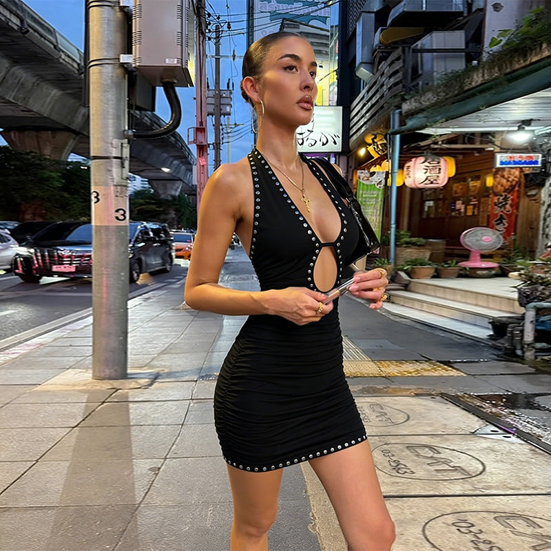 Girl Crush-stil ærmeløs perlebesat kjole med bar ryg