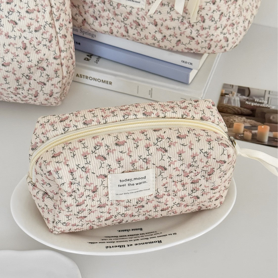 Multifunctional Corduroy Storage Bag With An All-over Floral Print