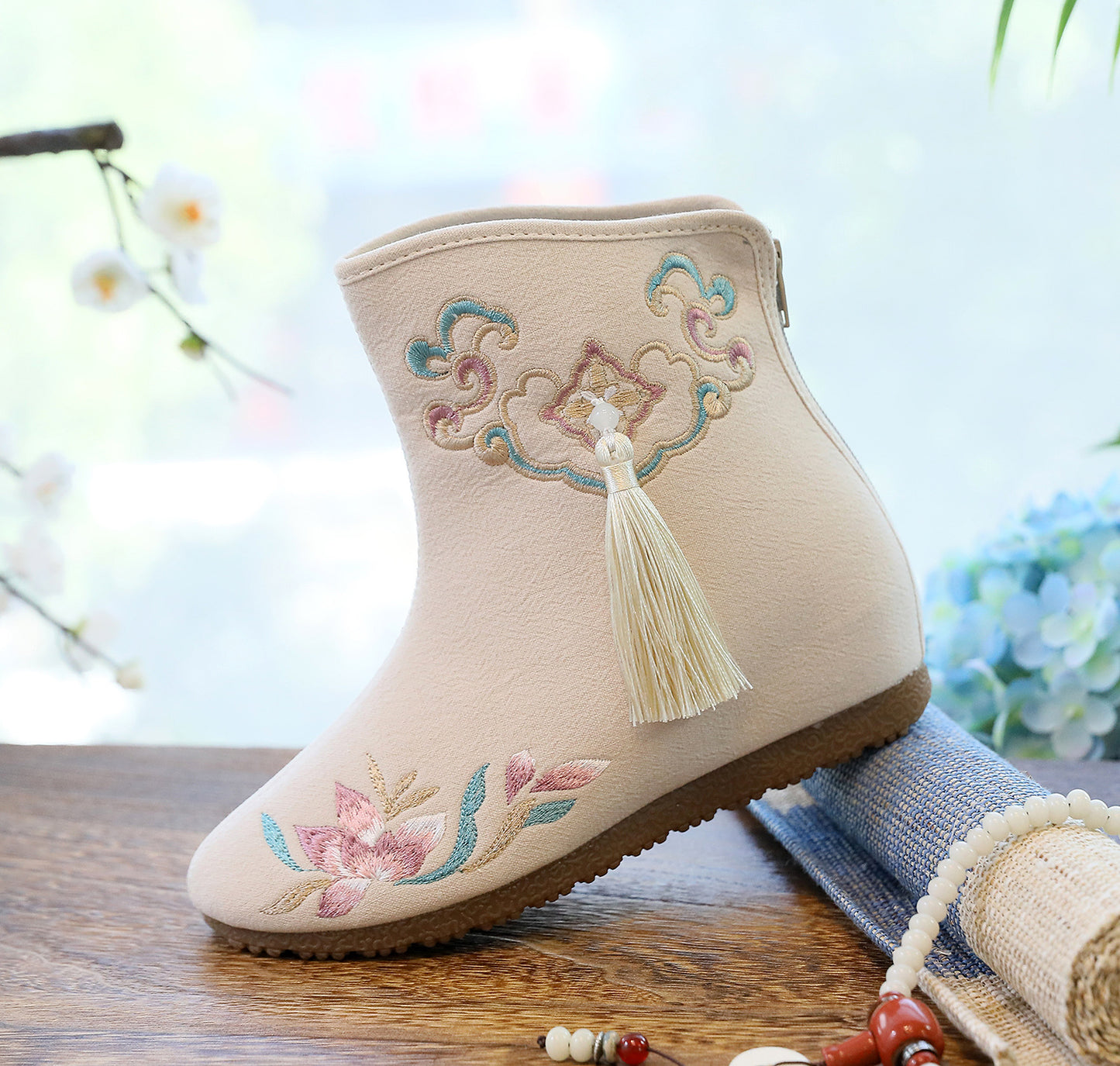 Winter Cotton Padded Velvet Short Boots Cotton Embroidery Tassel Female Cloth Shoes