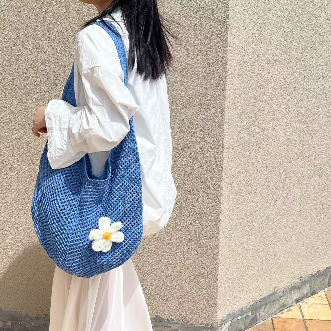 Hand-woven Hollow Shoulder Support Extra Large Bag