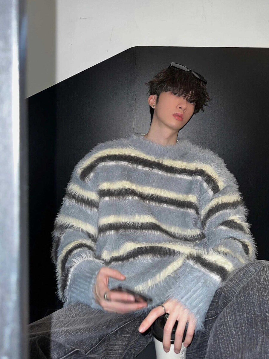 Mohairstribet sweater i blå og hvid til mænd og kvinder