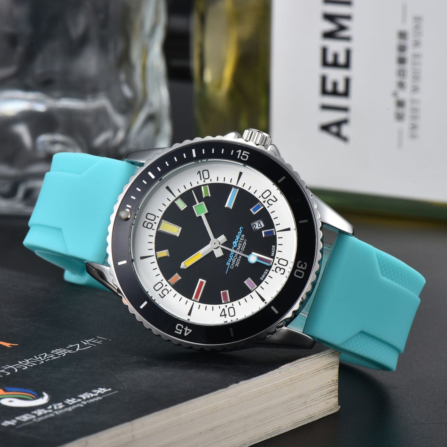 Stylish Mens Quartz Watch With A Silicone Strap