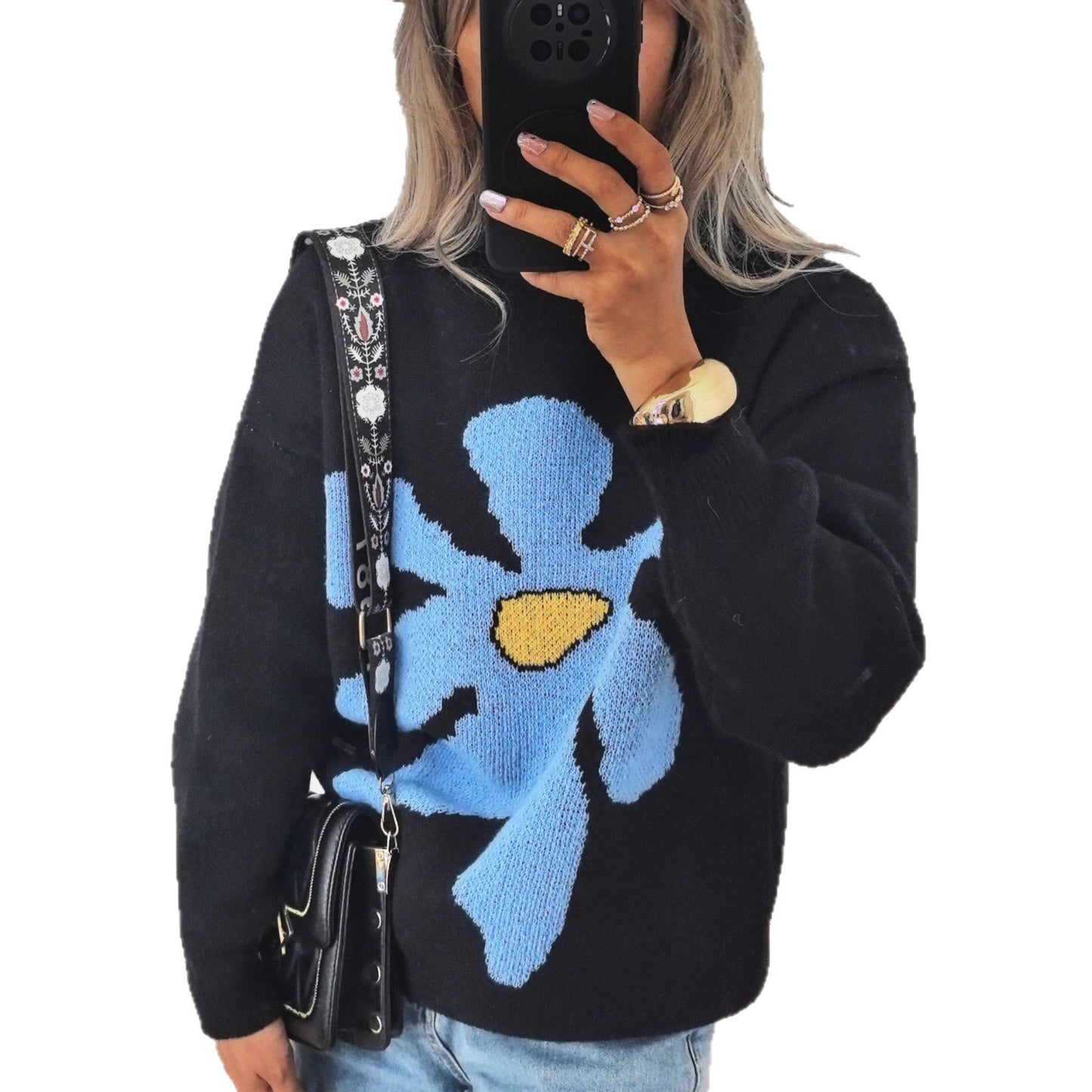 Afslappet løs strikket rundhalset sweater med store blomster jacquard og kontrastfarver
