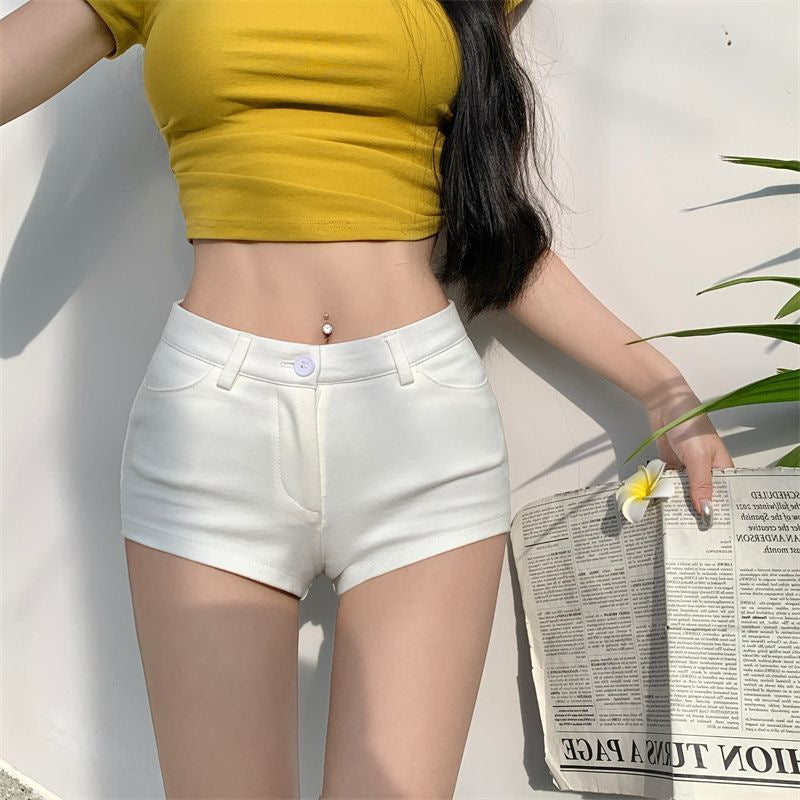 Korte, stramme, hvide fritidsshorts til kvinder