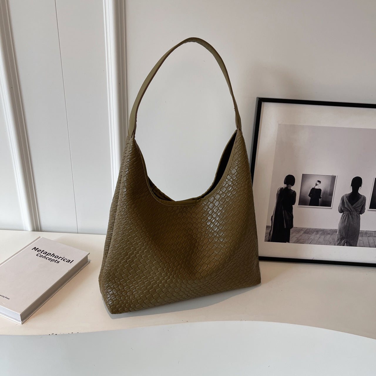Retro Fashion Woven Embossed Bag