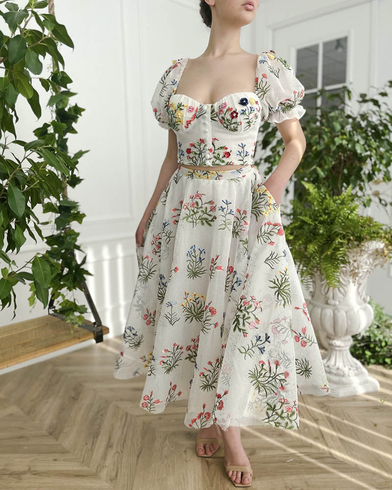 Women's Fitted Waist Backless Embroidered Skirt Two-piece Set