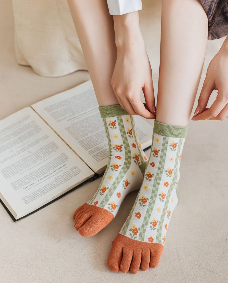 Dot Floret Japanese Finger Socks