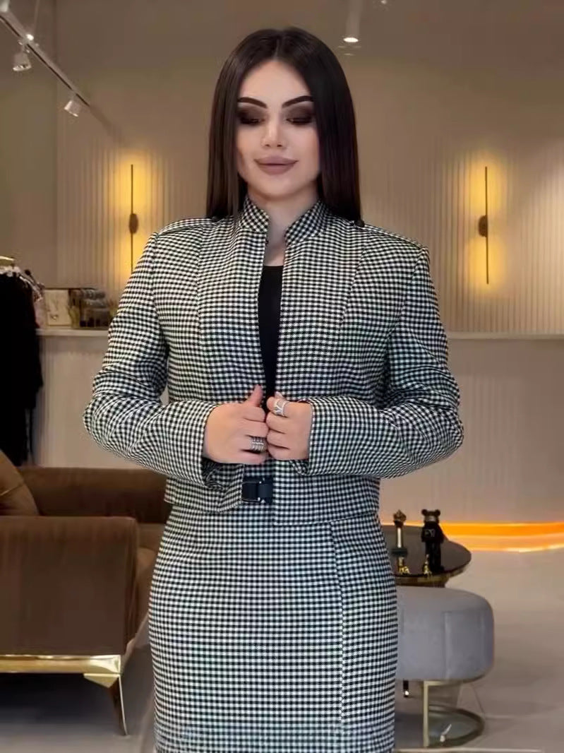 This Fashionable Womens Two-piece Set Includes A Well-tailored Piece