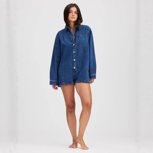 Retro-style Relaxed-fit Womens Top With A Turn-down Collar And Buttons