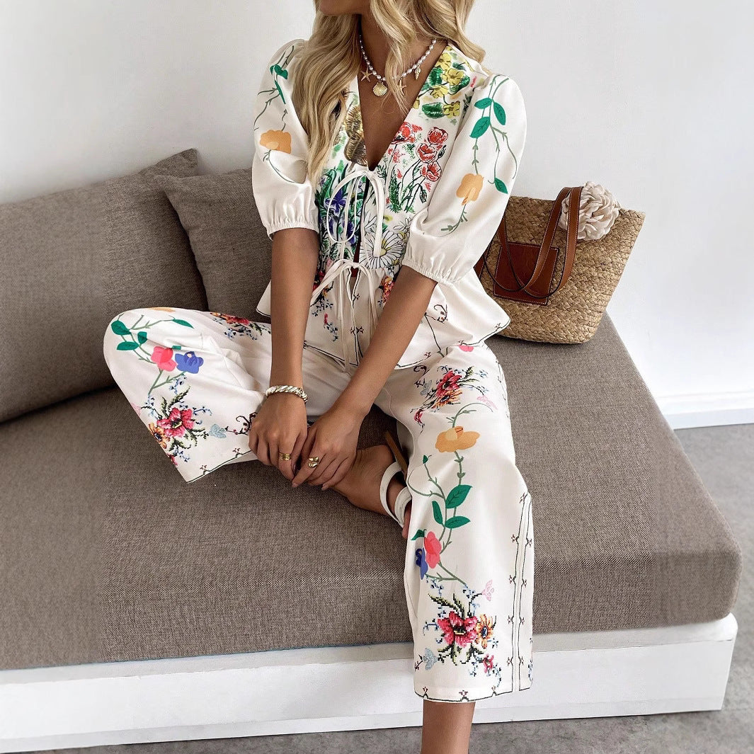New Street-style Fashion V-neck Tie-front Short-sleeve Set With A Bold Print