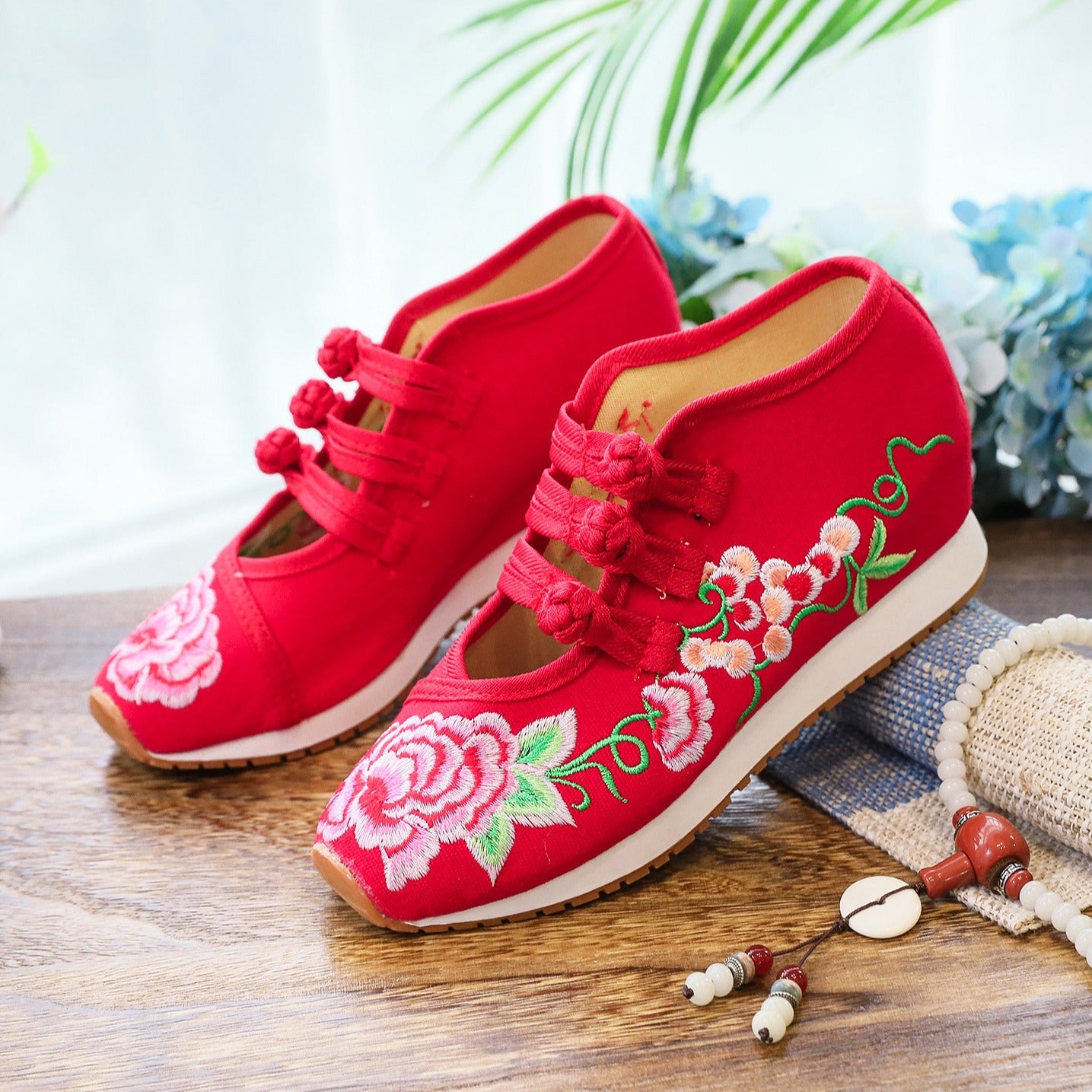 Embroidered Sports Women's Peony Embroidery Vintage Buckle Ethnic Style Embroidered Shoes