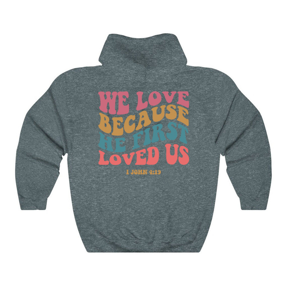 Ensfarvet sweatshirt med print til kvinder