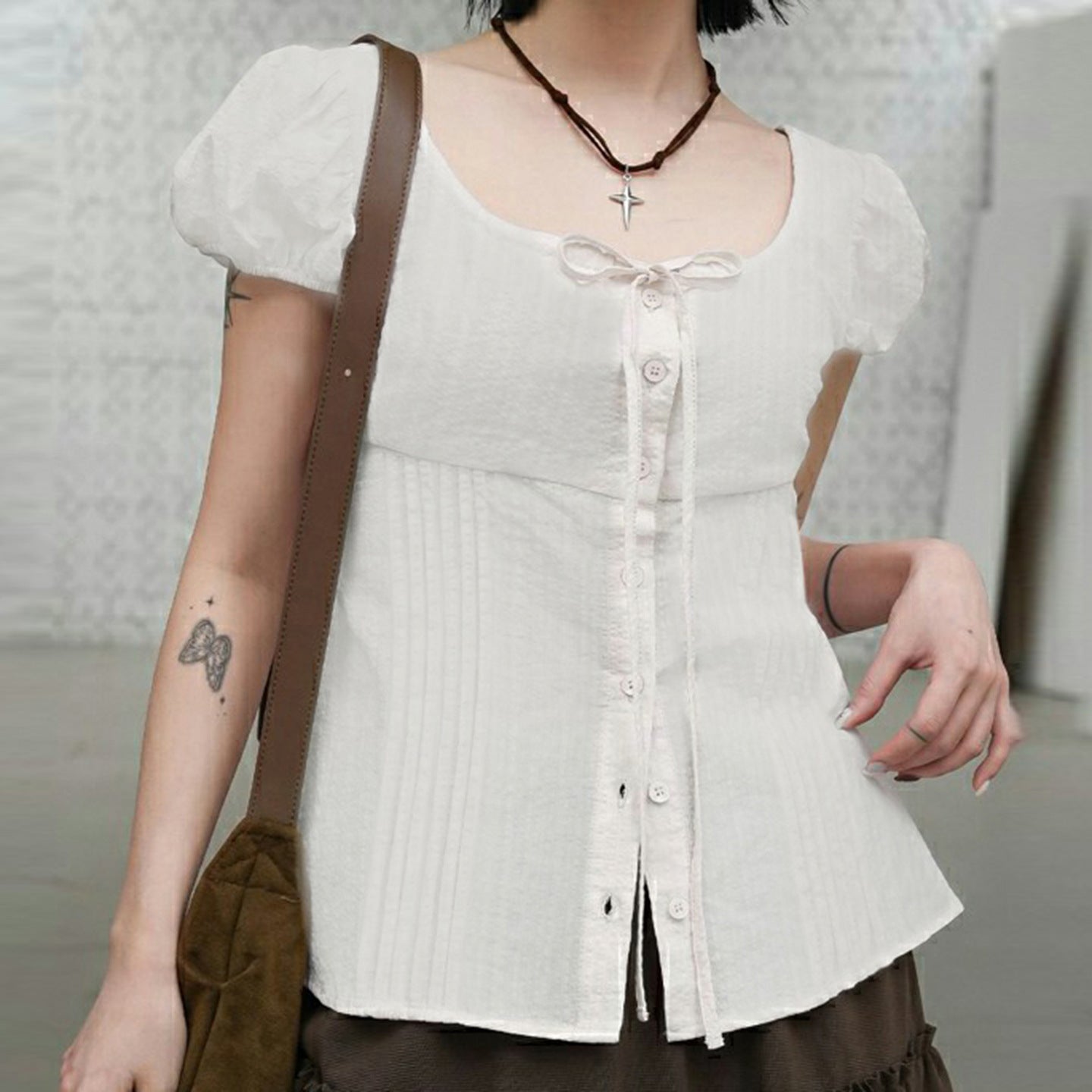 Womens French-style Puff-sleeve Figure-hugging Waist-cinching Blouse With A Tie