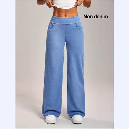 Stilfulde, elegante og komfortable faux denim jeans med et digitalt print
