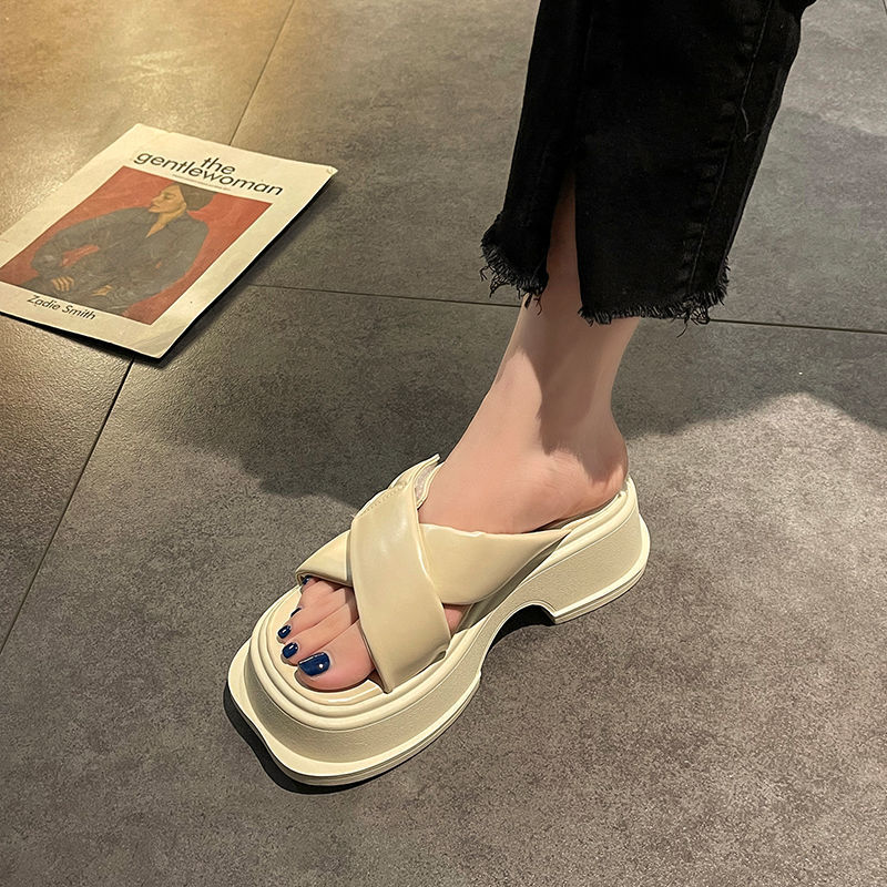 Women's Fashion Versatile Retro Thick Heel Slippers