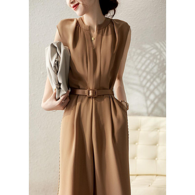 Elegant Ensfarvet Slankende Jumpsuit Til Kvinder