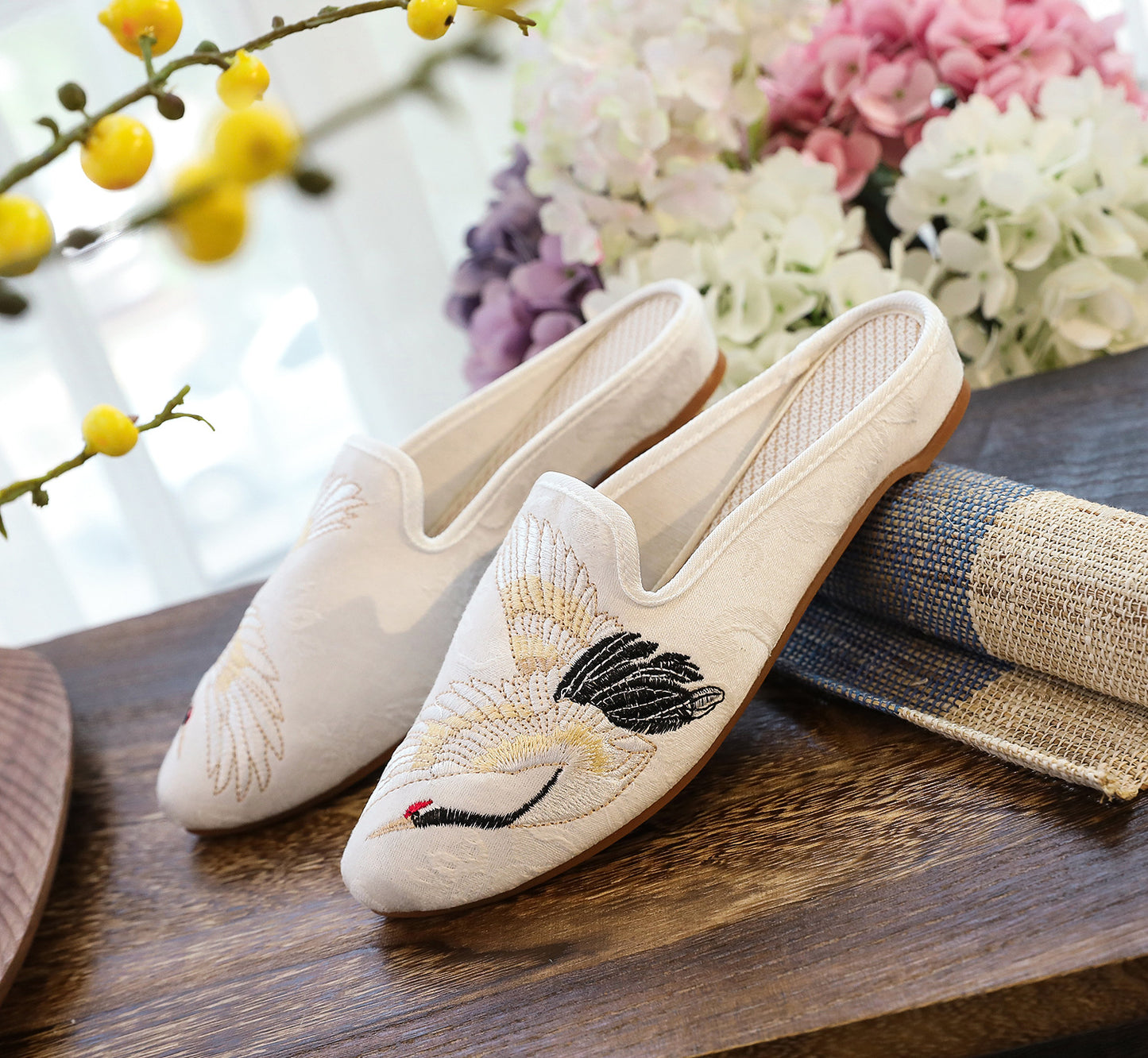 Slippers Pointed Toe Chinese Style Traditional Vintage Embroidery Fabric
