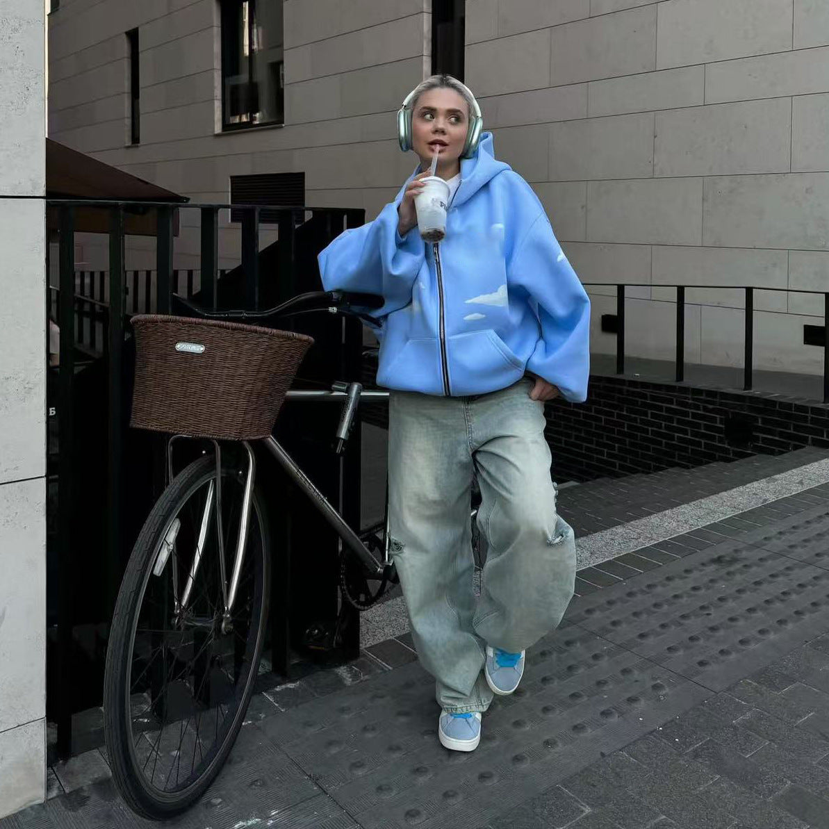 Hooded Sweaters til damer med skyprint og lynlås
