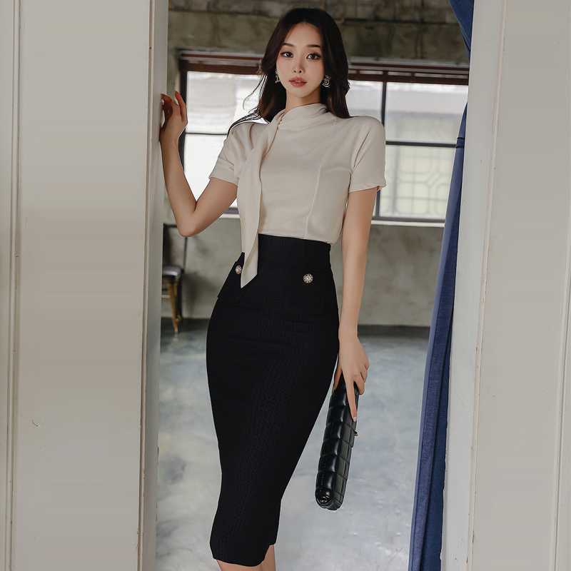 Elegant Slim-fit Knitted Top Waist Trimming Hip Skirt Suit