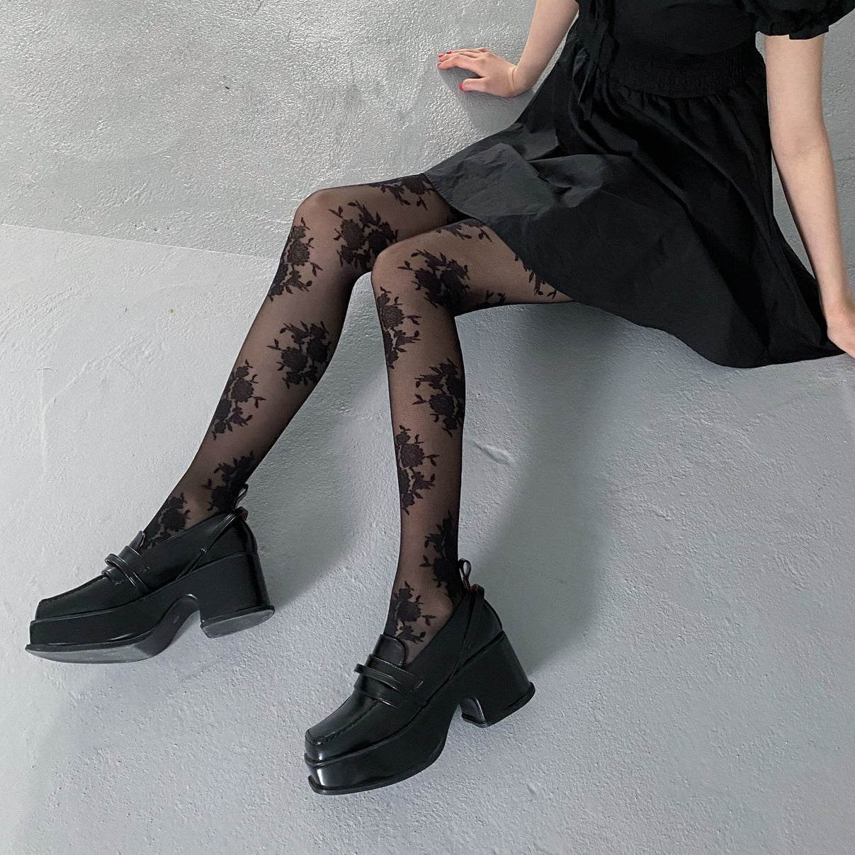 French-style Elegant Vintage Rose Embroidery White Base Silk Stockings Sweet Retro Court-style Tights For Women