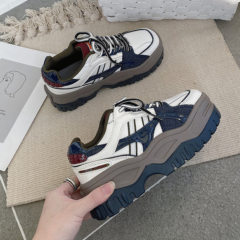 Forhøj gadestilen med retro, komfortable, afslappede sneakers